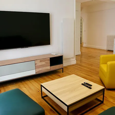 Spacieux Et Renove Au Coeur De Biarritz, A Deux Pas De La Et Des Commerces - Fr-1-239-802 * Biarritz